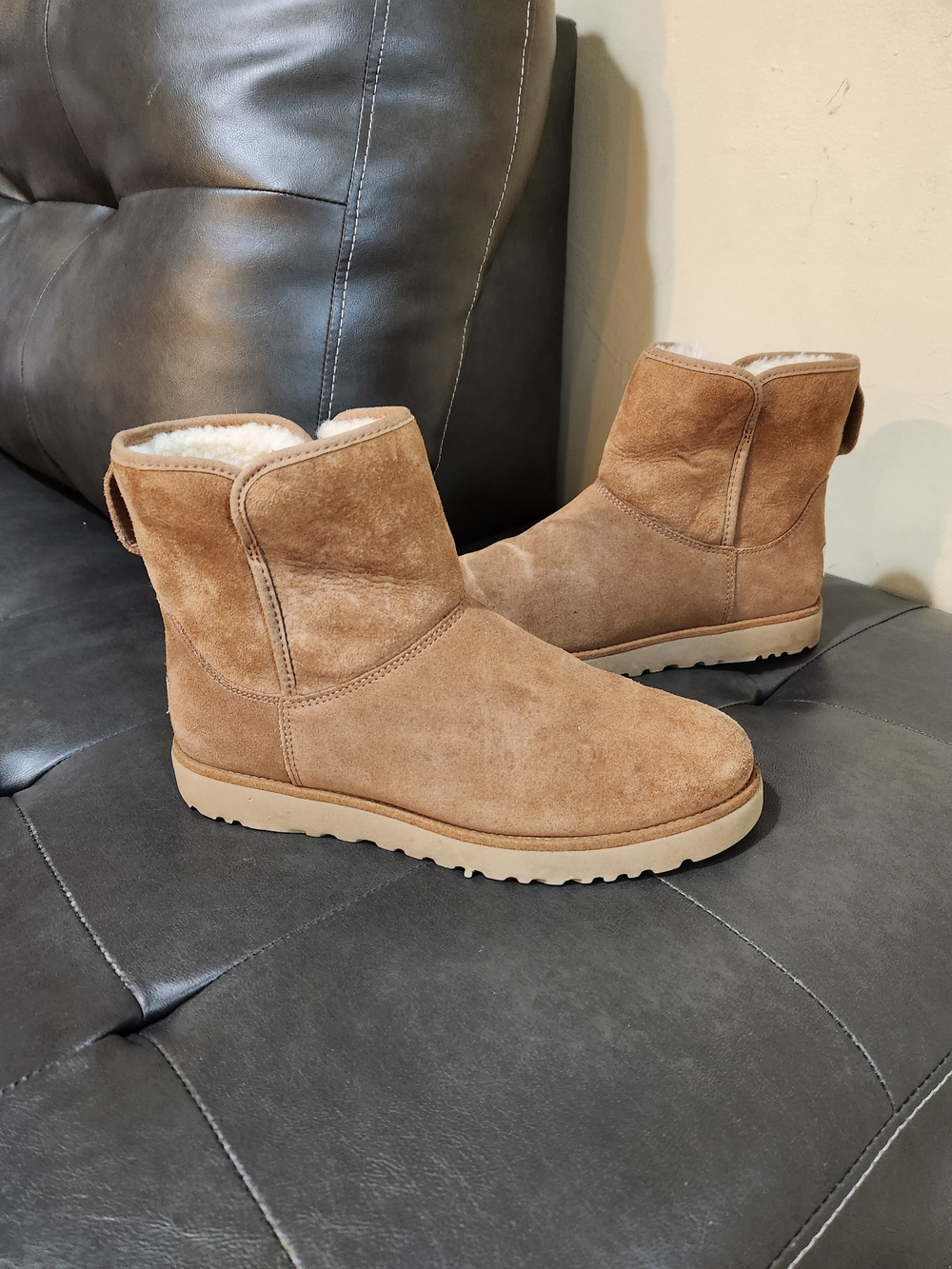 UGG Chestnut Suede Shearling-Lined Short Boots Size 8 Women Used
